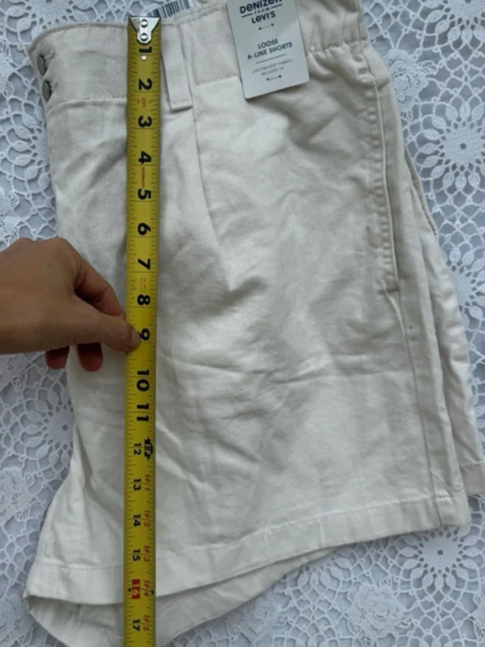 Denizen from Levi's loose a-line cream shorts Size 18 women